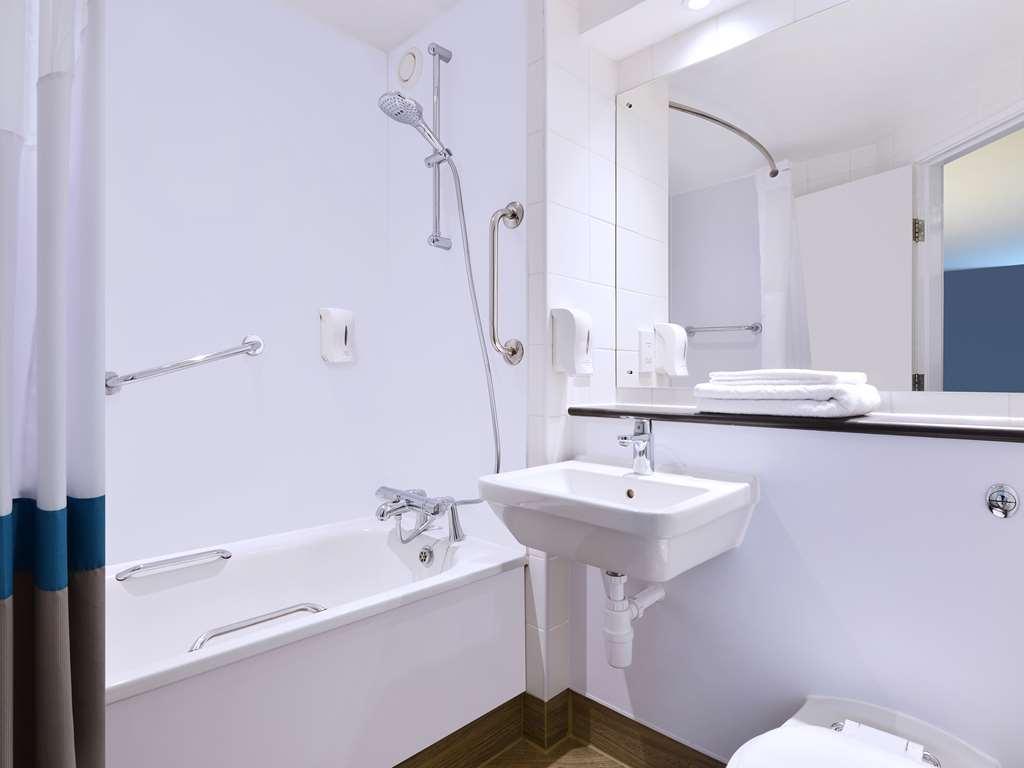 Travelodge Leeds Central Buitenkant foto