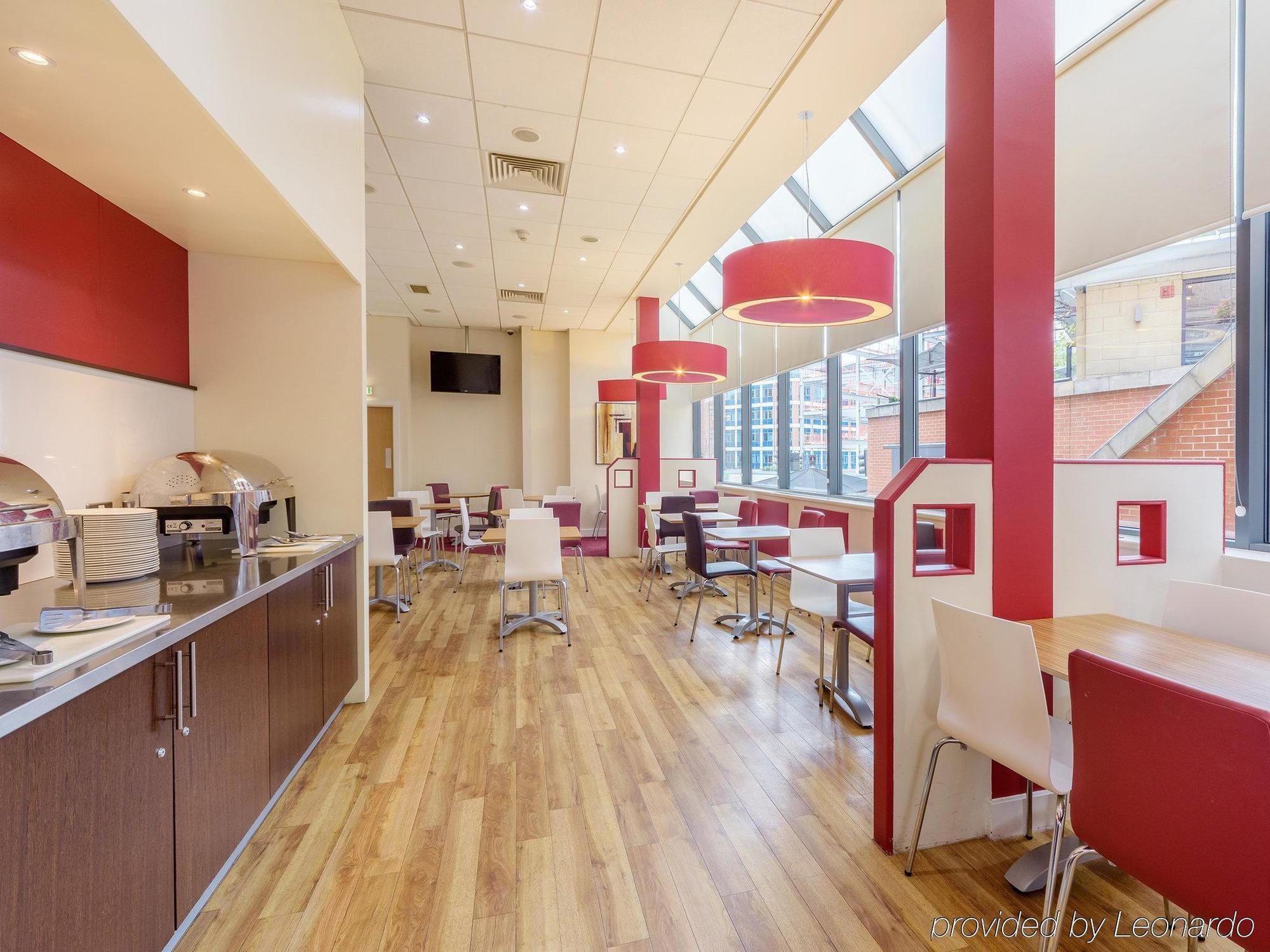 Travelodge Leeds Central Buitenkant foto