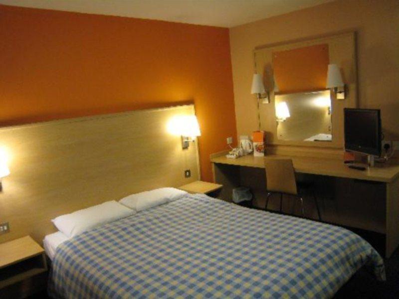 Travelodge Leeds Central Buitenkant foto