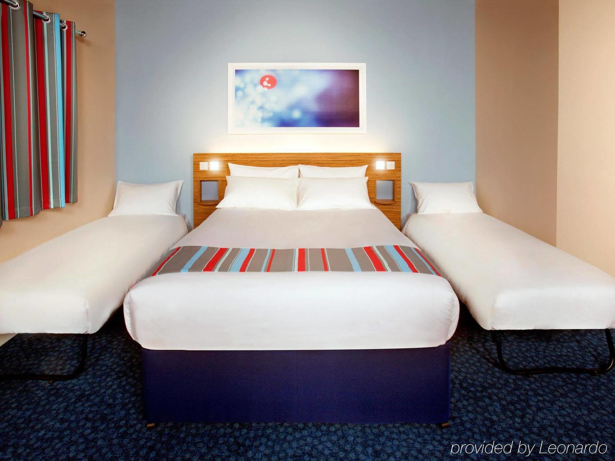 Travelodge Leeds Central Buitenkant foto
